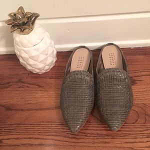 Barneys New York flats Size 38